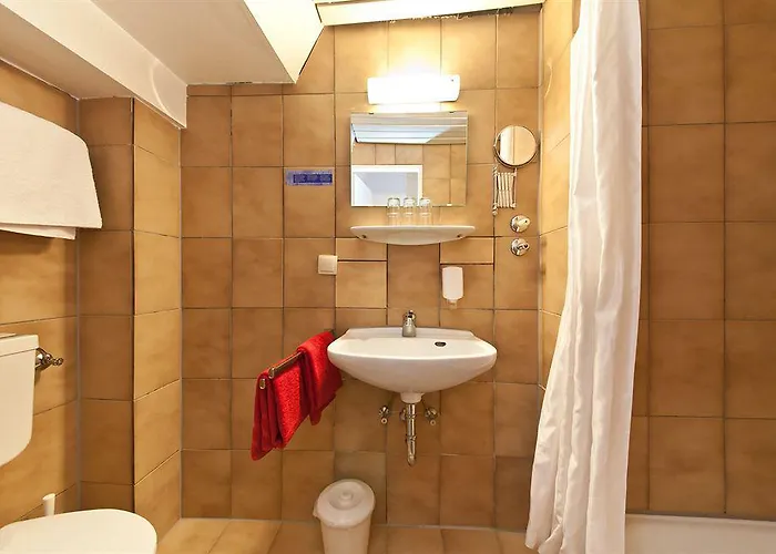 Hotel Ahl Meerkatzen 3*