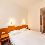 Ahl Meerkatzen Hotel 3*